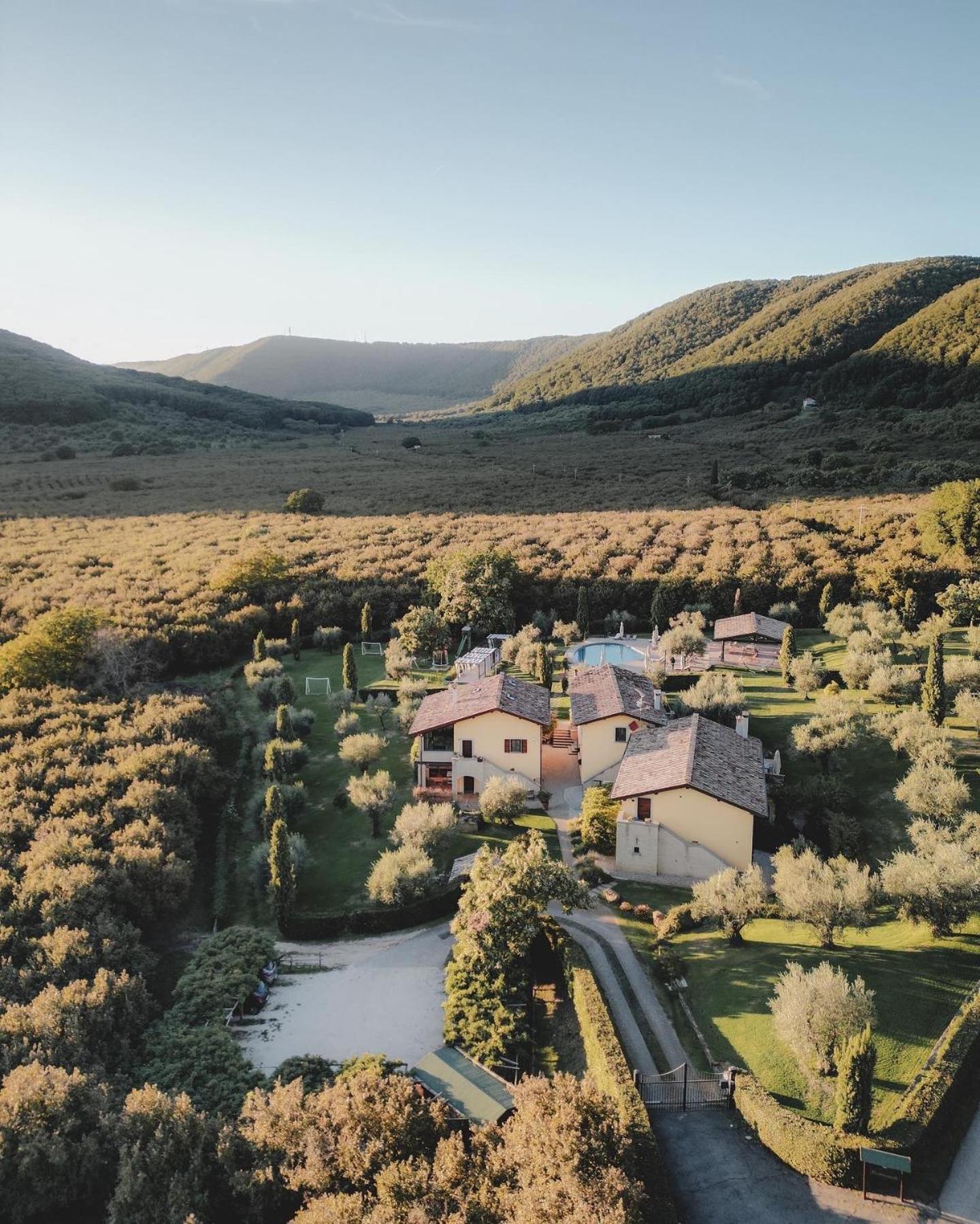 קפררולה Agriturismo La Valle Di Vico מראה חיצוני תמונה
